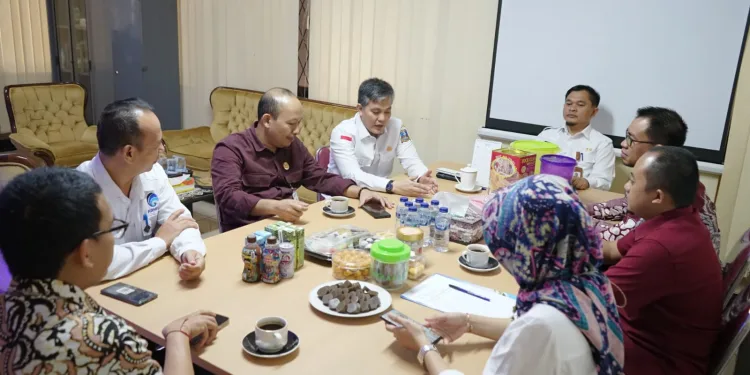 Staf Ahli Bidang Budaya Kerja KemenPAN-RB Abdul Hakim usai kunjungan kerja (kunker) bersama Staf Khusus Menteri Bidang Pelayanan Publik KemenPAN-RB, Wanto Sugito ke Dinas Komunikasi Informatika Persandian dan Statistik (Diskominfosatik) Kabupaten Serang pada Rabu, 31 Mei 2023
