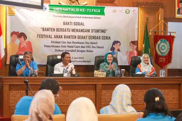 Al Muktabar saat membuka Bakti Sosial "Banten Bersatu Menangani Stunting" Festival Anak Banten Sehat Cerdas Ceria di Aula Gedung Negara Provinsi Banten Jl. Brigjen KH Syam'un No. 5, Kota Serang, Sabtu (3/6/2023).