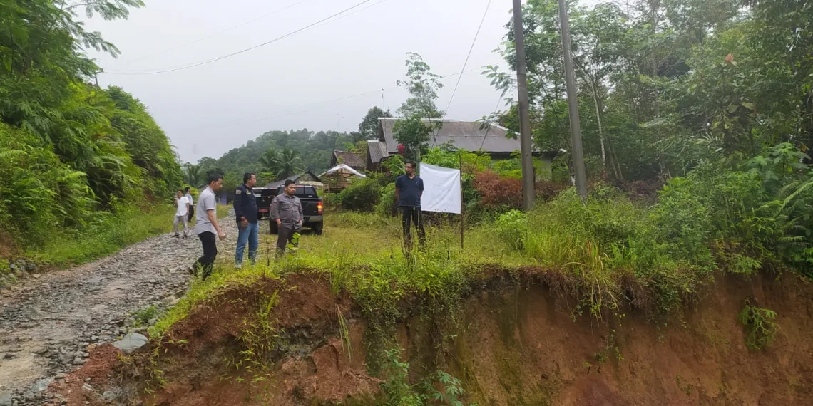 Segera Tangani Titik Longsor Ruas Jalan Ciparay-Cikumpay