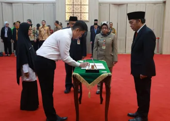 Pj Gubernur Banten Al Muktabar Berikan Tantangan Kepada 34 PNS Baru