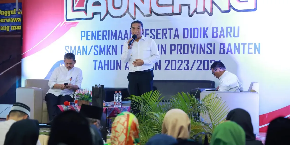 Penjabat (Pj) Gubernur Banten Al Muktabar melakukan Peluncuran PPDB SMAN/SMKN dan SKhN Provinsi Banten Tahun Ajaran 2023/2024 di Aula SMAN 1 Ciruas, Kabupaten Serang.