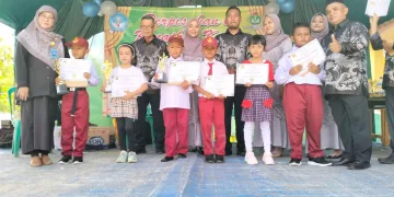 Perpisahan SD Negeri Cijambe Cikidang Ditandai Upacara Adat Sunda dan Sungkeman