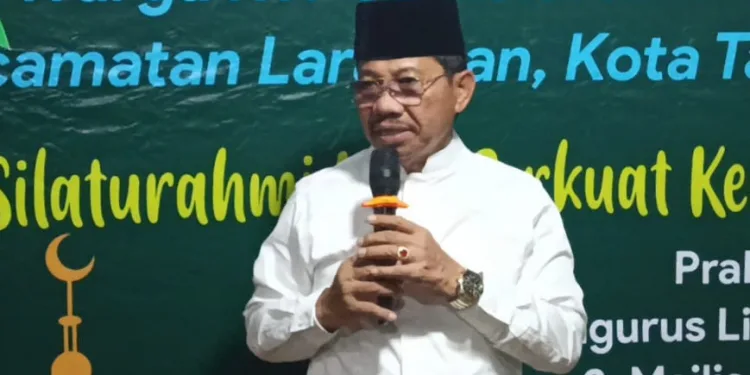 Drs. H. Sachrudin menandai selesainya pembangunan Sumur Bor Sumber Air Bersih (SAB) peruntukan warga RW 05 Kelurahan Gaga Kecamatan Larangan Kota Tangerang