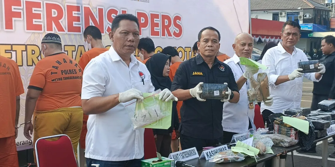 Polres Metro Tangerang Kota Ringkus 10 Pengedar Narkoba Jenis Sabu-sabu dan Ganja