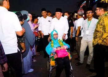 Benyamin Davnie Lepas 393 Calon Haji Asal Tangerang Selatan