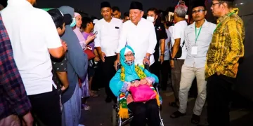 Benyamin Davnie Lepas 393 Calon Haji Asal Tangerang Selatan