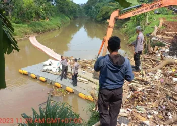 Pria Ditemukan Tewas di Kali Pesanggrahan, Diduga Kena Stroke