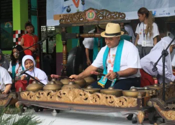 Tarian dan Gamelan Sambut Kedatangan Delegasi UCLG ASPAC Saat Tinjau Sanitasi SDN Pasar Kemis III Kabupaten Tangerang