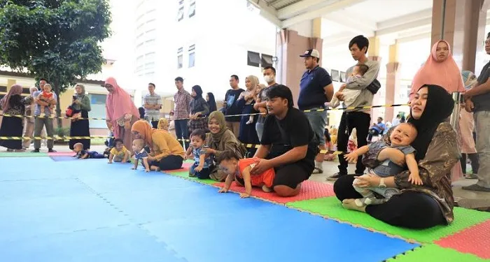 Ratusan Bayi di Kota Tangerang Ikut Lomba Bayi Merangkak