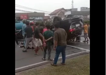 Kecelakaan Mobil Innova dan Mobil Tangki di Jalan Pahlawan Seribu, Serpong, 6 Orang Luka-Luka