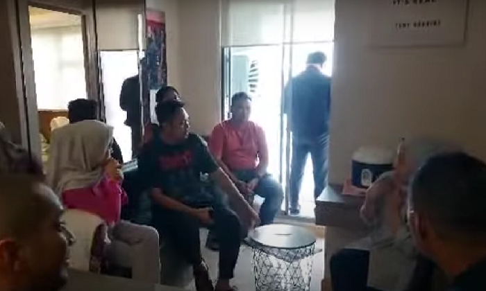 Si Kembar Rihana Rihani Pelaku Penipuan iPhone Ditangkap di Apartemen Kawasan Gading Serpong Tangerang