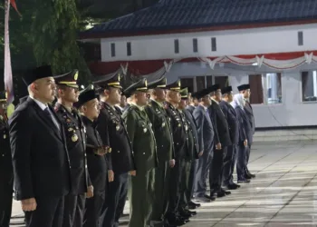 Bupati Tangerang Ikuti Apel Kehormatan dan Renungan Suci di TMP Raden Arya Wangsakara Pagedangan