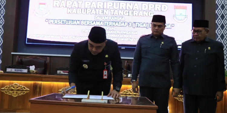 Bupati dan DPRD Kabupaten Tangerang Setujui Penetapan Tiga Raperda