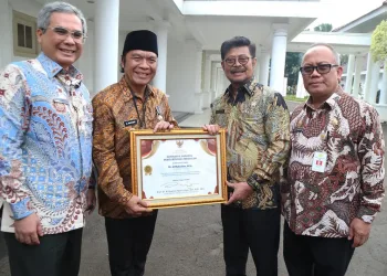 Pj Gubernur Banten Al Muktabar Raih Anugerah Adhikarya Pembangunan Pertanian