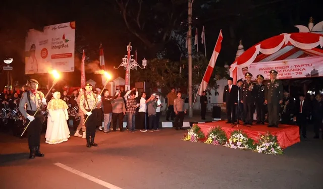 Pj Gubernur Banten Al Muktabar Hadiri Upacara Taptu Rangkaian HUT Kemerdekaan RI Ke-78