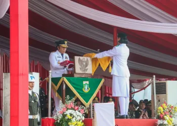 Pj Gubernur Al Muktabar Pimpin Upacara Pengibaran Bendera Merah Putih HUT Kemerdekaan RI Ke-78 Provinsi Banten