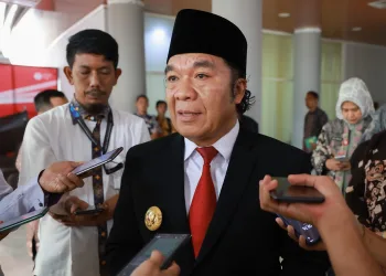 Pj Gubernur Al Muktabar Hadiri Rapat Paripurna PAW Anggota DPRD Provinsi Banten