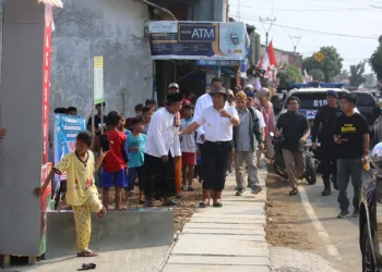 Tinjau Pembangunan Drainase Bayah – Cikotok, Pj Gubernur Banten Al Muktabar Pastikan Pembangunan Optimal