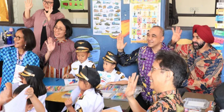 Bupati Tangerang Bersama Presiden Bank Dunia dan Menkes RI Tinjau Program Pengentasan Ekonomi dan Stunting di Desa Serdang Kulon Panongan