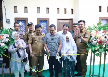 Resmikan Bedah Rumah Tidak Layak Huni di Pondok Aren dan Serpong Utara