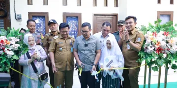 Resmikan Bedah Rumah Tidak Layak Huni di Pondok Aren dan Serpong Utara