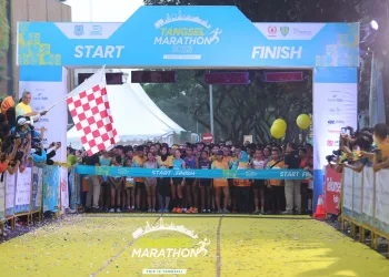 Wali Kota Tangerang Selatan Benyamin Davnie Melepas Ribuan Peserta Tangsel Marathon 2023