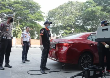 Tinjau Giat Uji Emisi Gratis di Stadion Benteng Reborn Kota Tangerang, Kapolres: Tekan Polusi Udara