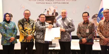 Bupati Tangerang Serahkan Jabatan Ketua Umum AKKOPSI Kepada Wali Kota Banjarmasin