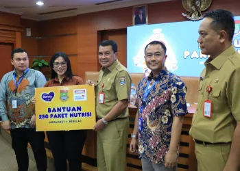 Sekda Kabupaten Tangerang Serahkan Bantuan 250 Paket Nutrisi Untuk Balita