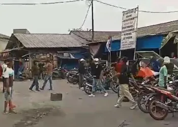Bentrokan di Pasar Kutabumi Pasar Kemis