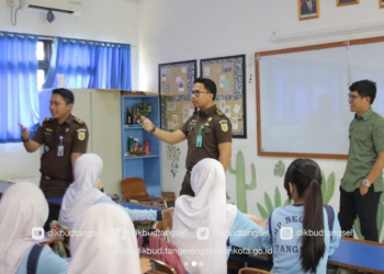 Siswa SMP Di Tangerang Selatan Antusias Belajar Hukum
