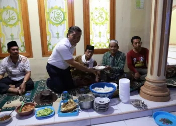 Makan Dengan Pecak Bandeng Turut Satukan Pj Gubernur Banten Al Muktabar Bersama Masyarakat