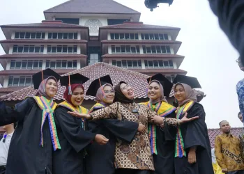 Angkatan Kedua, Tujuh Mahasiswa UI Penerima Beasiswa Pemkab Serang Diwisuda