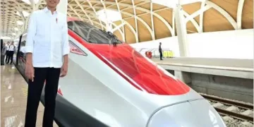 Presiden Jokowi Tinjau Kereta Cepat Jakarta-Bandung