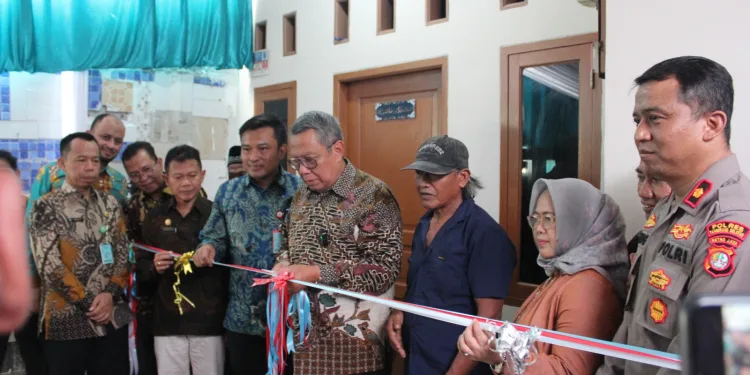 Pemkot Tangsel Gaspol Bedah RUTLH, Serahkan 94 Kunci Rumah di Ciputat dan Ciputat Timur