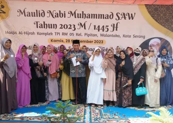 Walikota Serang Sodaqoh ke Janda-janda di Maulid Nabi TPI Pipitan Walantaka