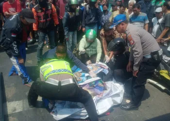 Pemotor Wanita Paruh Baya Tewas Terlindas Truk di Karawaci Tangerang