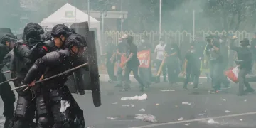 Ratusan Pendemo dan Polisi Bentrok di Puspemkot Tangerang, Ternyata Hanya Simulasi Sispamkota Pengamanan Pemilu 2024