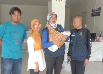 Bayi Perempuan Ditemukan di Tumpukan Sampah di Batuceper Tangerang