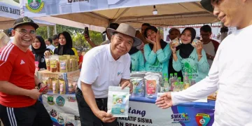 Rayakan HUT ke-23 Provinsi Banten, Pj Gubernur Al Muktabar Jalan Sehat Bersama Ribuan Pendidik