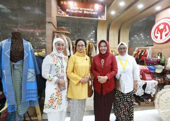 Dekranasda Provinsi Banten Tampilkan Tenun Baduy dan Rajutan Pada Pameran Asta Karya Nusa