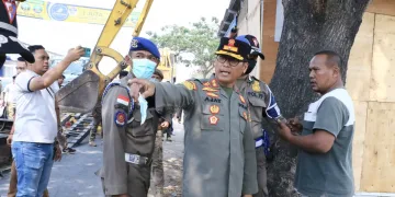 Satpol PP Kabupaten Serang Bongkar Puluhan Bangunan Liar