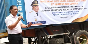 Pj Gubernur Al Muktabar Lepas Ekspor Perdana Briket Arang Produksi IKM Binaan Pemprov Banten