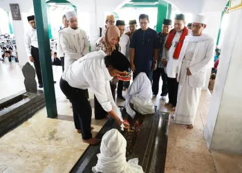 Pj Gubernur Banten Al Muktabar Ziarah ke Makam Achmad Chatib Al Bantani