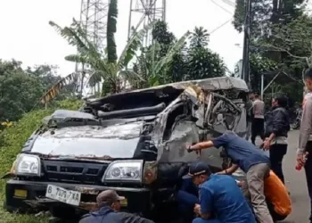 Mobil Rombongan Santri Asal Tangerang Tabrak Tebing dan Jatuh ke Jurang di Puncak, 4 Santri Asal Tangerang Tewas dan Belasan Lainnya Luka