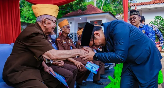 Pemkot Tangerang Selatan Upacara Peringatan Hari Pahlawan di TMP Seribu