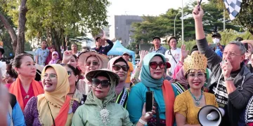 Warga Tumpah Ruah Ikuti Parade Budaya Tangsel Berkebaya