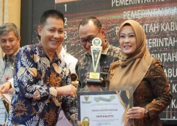 Pemkab Pandeglang Raih Penghargaan Keterbukaan Informasi Publik Dari Komisi Informasi Provinsi Banten