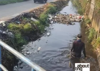 Salut untuk Pak Usin, Warga Desa Pasir Jaya yang Menjaga Kebersihan Lingkungan