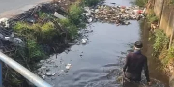 Salut untuk Pak Usin, Warga Desa Pasir Jaya yang Menjaga Kebersihan Lingkungan